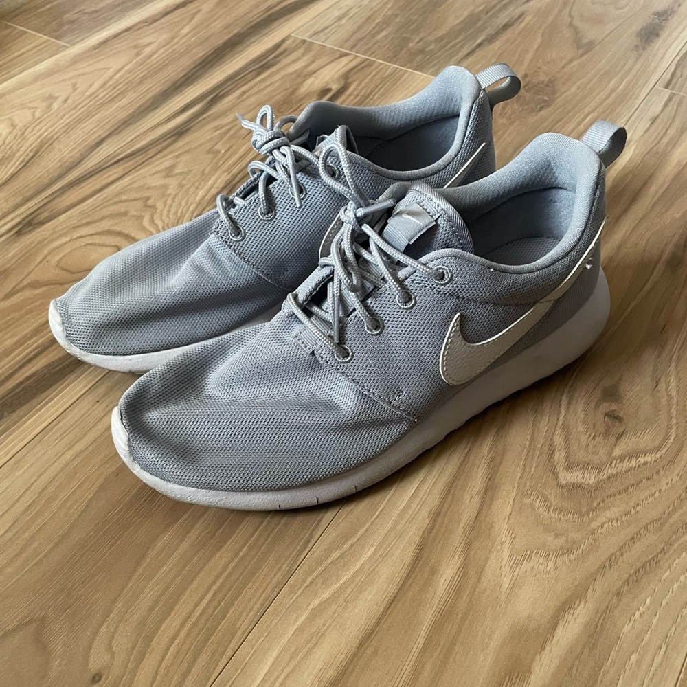 Nike Roshe Run Gray Shoes Kids Size 7
